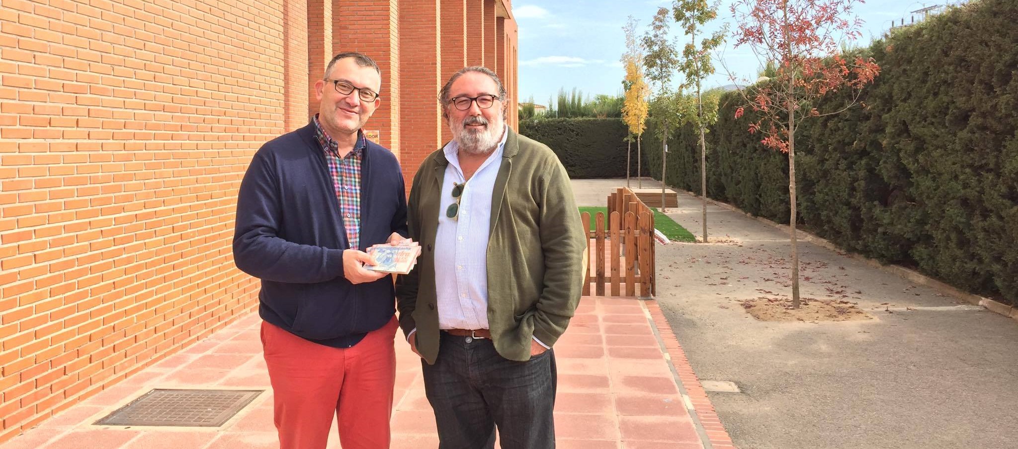 2017.11.28 L’Ajuntament de Canals reparteix discs de nadales en valencià als col·legis