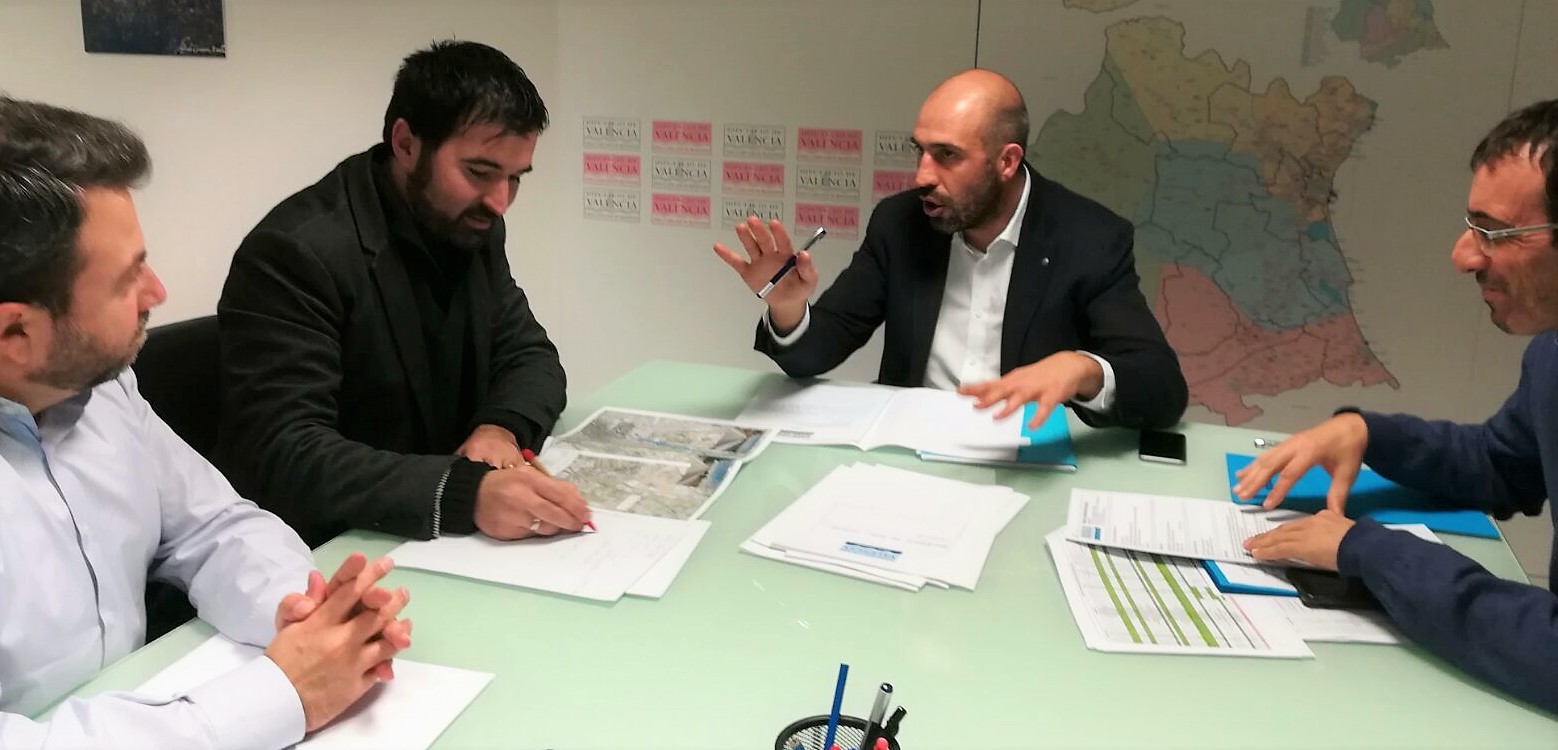 2018.02.22 Representants municipals es reuneixen amb el Diputat de Carreteres per a parlar de millores en Canals