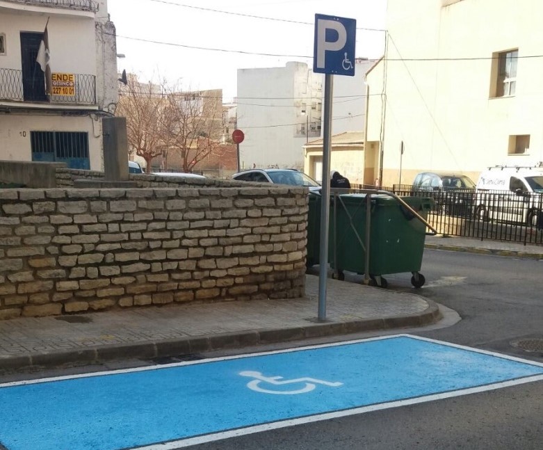2018.02.23 Habilitació d’un nou aparcament per a persones amb mobilitat reduïda a la Plaça de la Pau