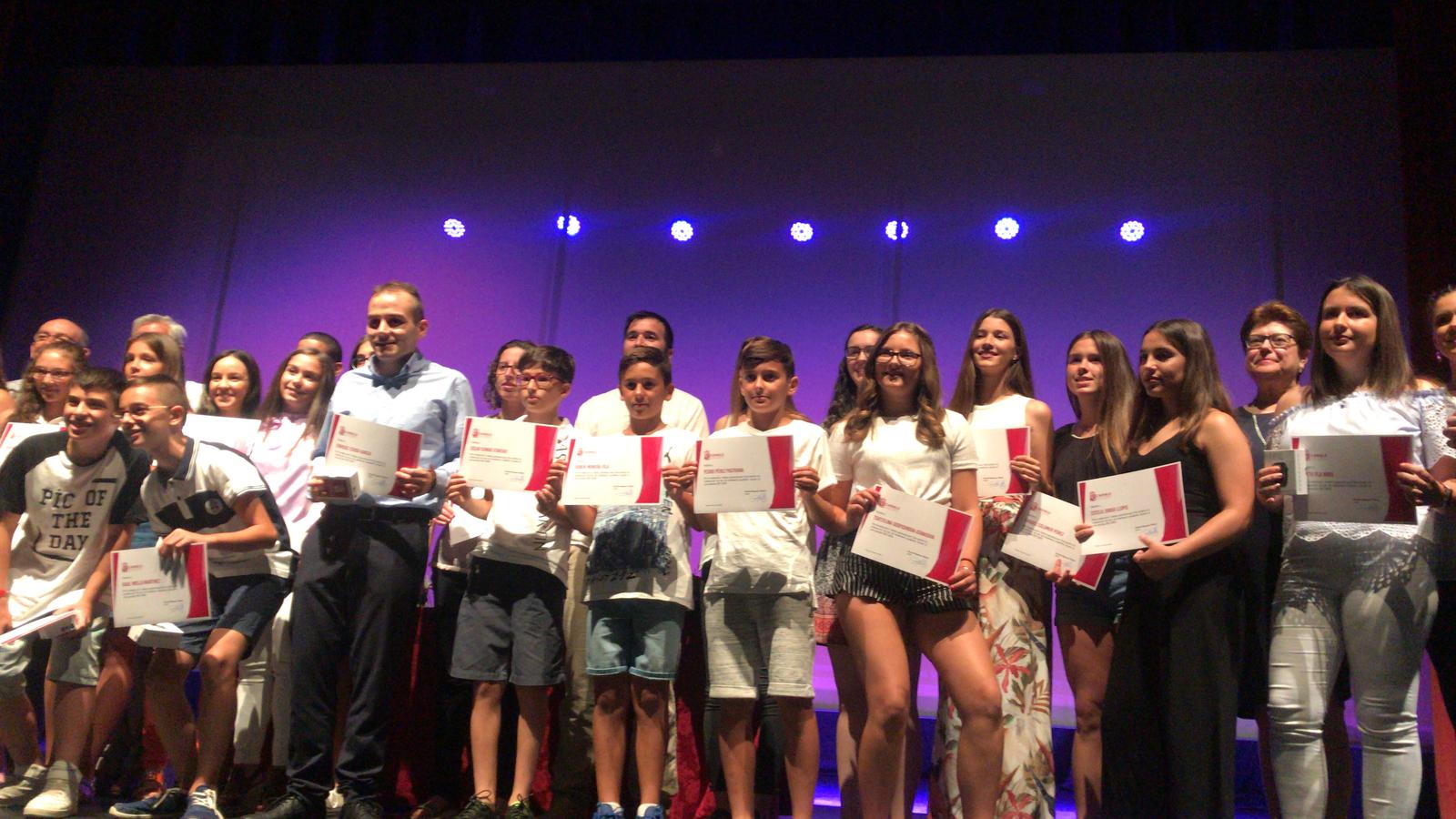 2018.07.05 Canals reconeix als alumnes amb millors expedients i als docents jubilats del curs 2017-2018