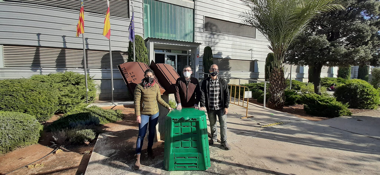 2020.12.02 L'Ajuntament de Canals ha facilitat un compostador a l'IES Sivera Font per tal de valoritzar els bioresidus generats al centre