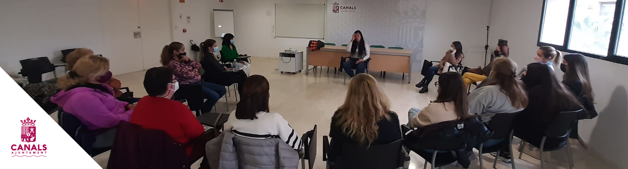 2022.03.14 L’activista Amelia Tiganus ofereix una conferència sobre el tràfic de dones